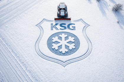 Schneefräse hinterlässt KSG-Logo